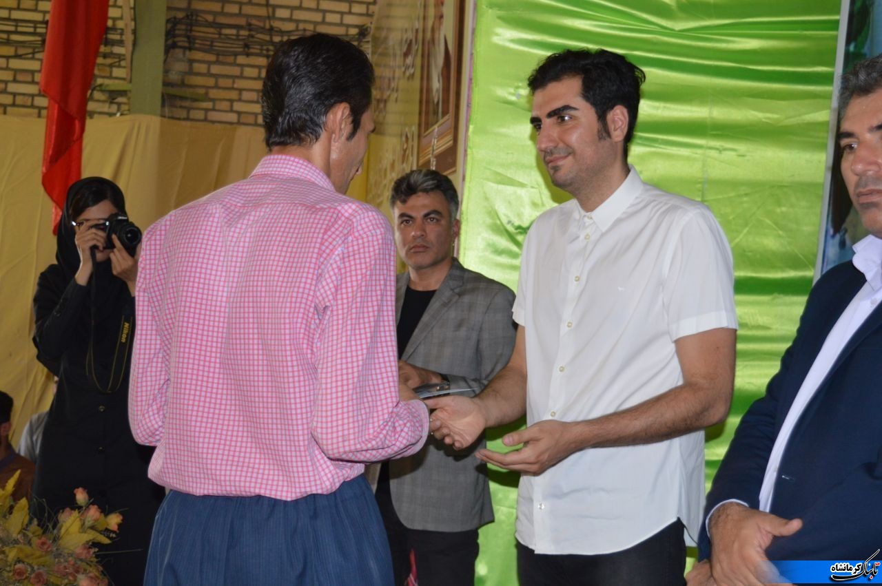 حضور حافظ ناظری در مناطق زلزله زده و مددجویان بهزیستی