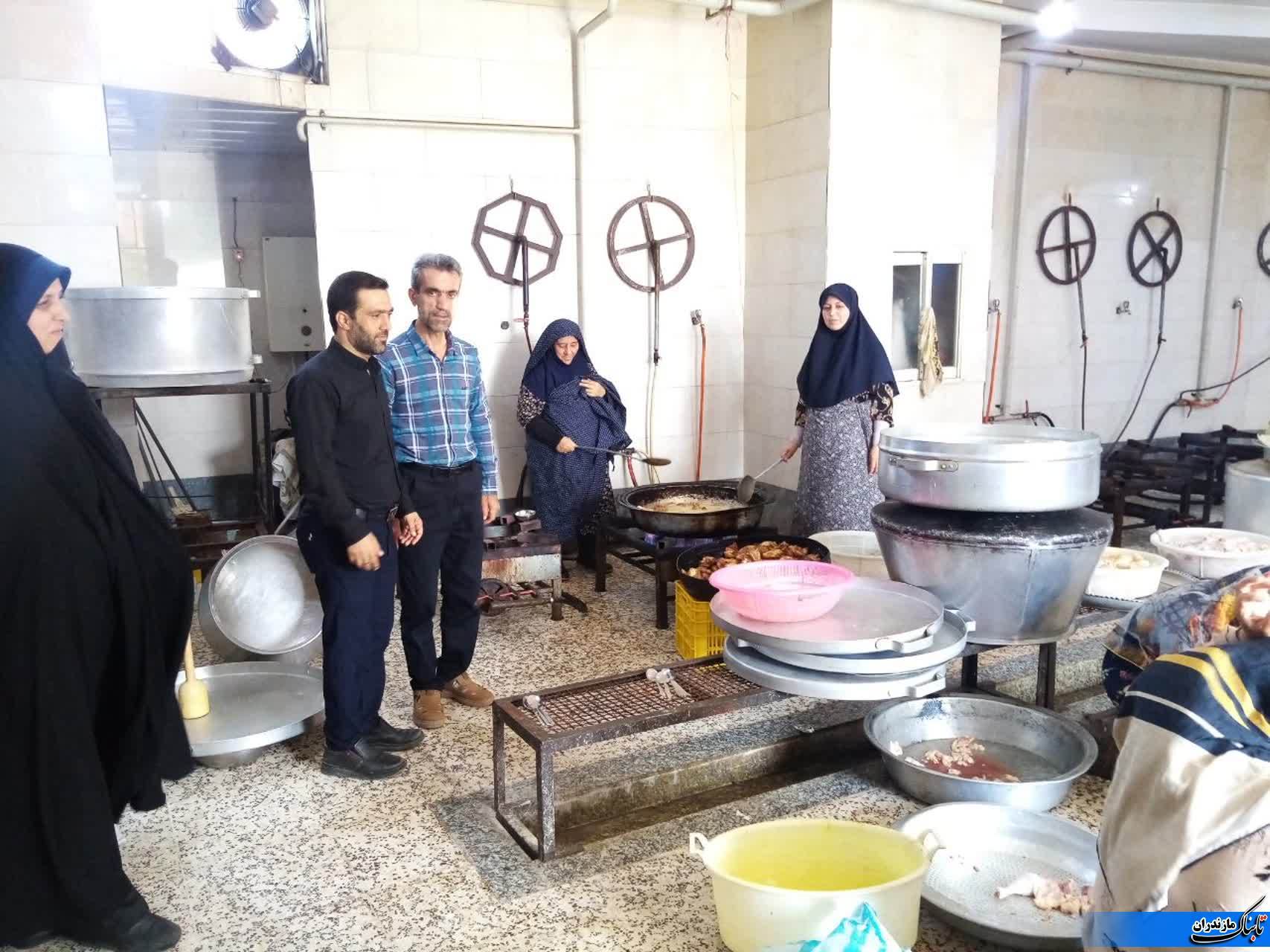 توزیع ۱۰۰۰ پرس غذای گرم در افتتاحیه‌ی طرح «اطعام و احسان حسینی» در شهرستان نکا