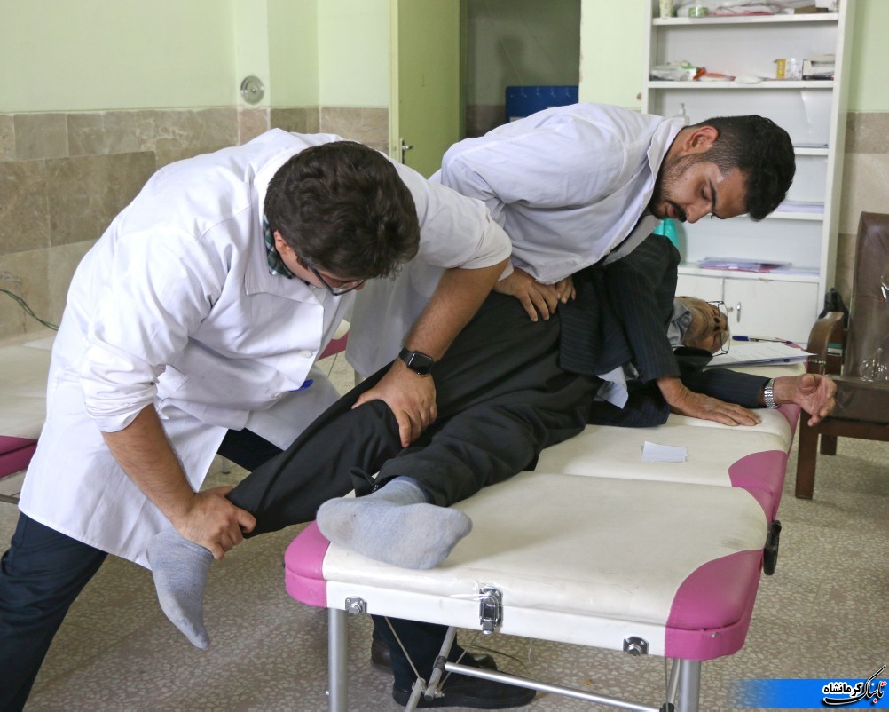 خدمات درمانی به مردم فیروزآباد کرمانشاه ادامه دارد خدمات درمانی به مردم فیروزآباد کرمانشاه ادامه دارد