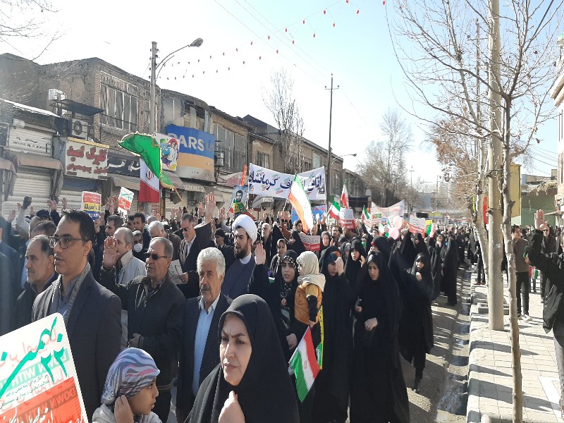 حضور حماسی مردم کرمانشاه در راهپیمایی ٢٢ بهمن