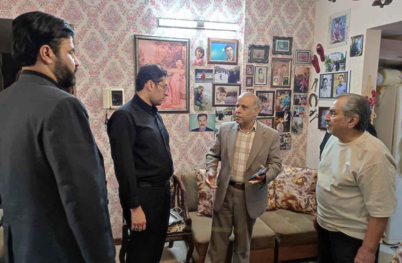 عیادت از پیشکسوت عکاسی خبری کشور توسط مدیران فرهنگی خراسان رضوی