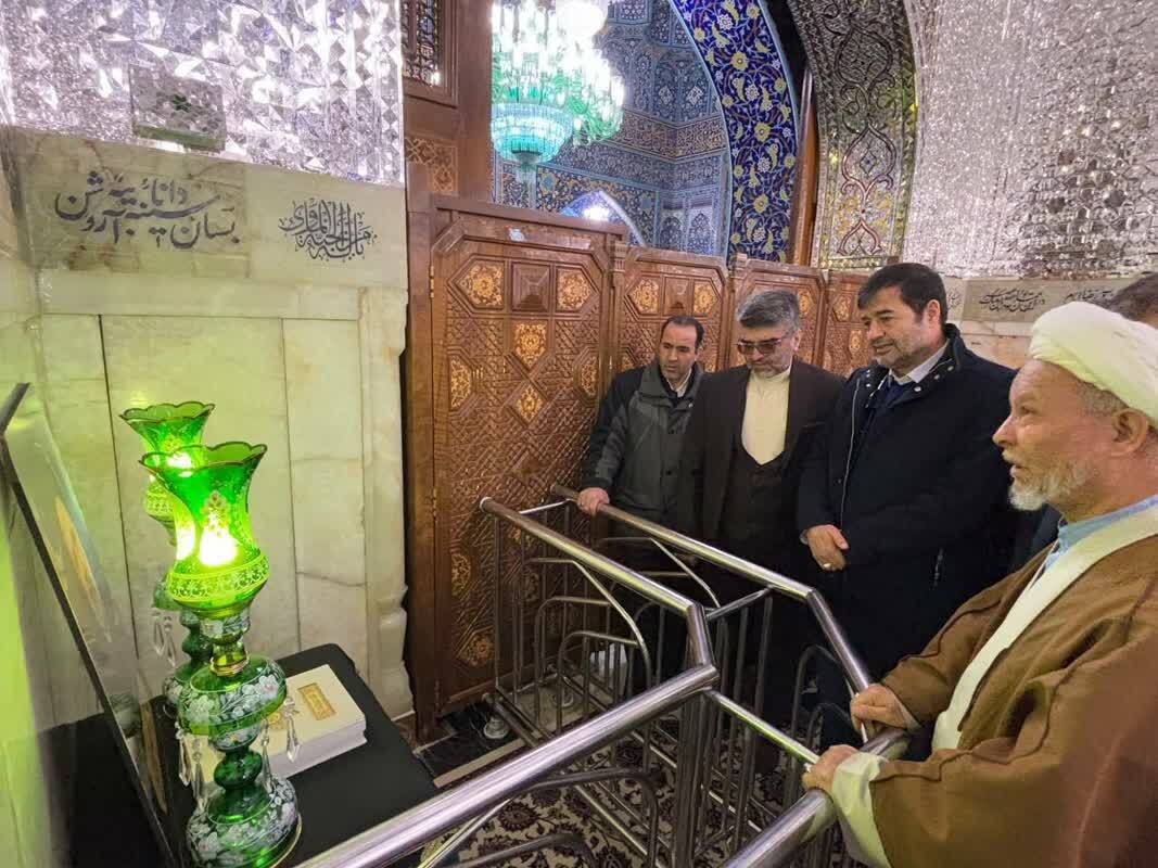 حضور وزیر ورزش و جوانان بر سر مزار رئیس جمهور شهید آیت الله رئیسی