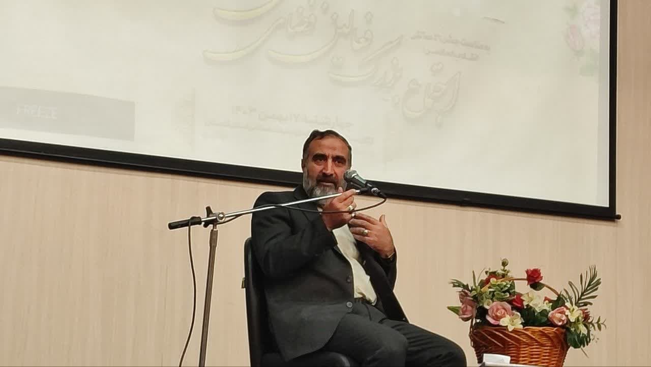 امروز به لحاظ ابزاری دشمنان درفضای مجازی جلوتر از ما هستند/ مردم را نا امید نکنید