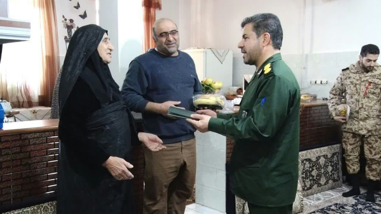 دیدار معاون اجرایی سپاه حضرت نبی اکرم (ص) با خانواده شهید