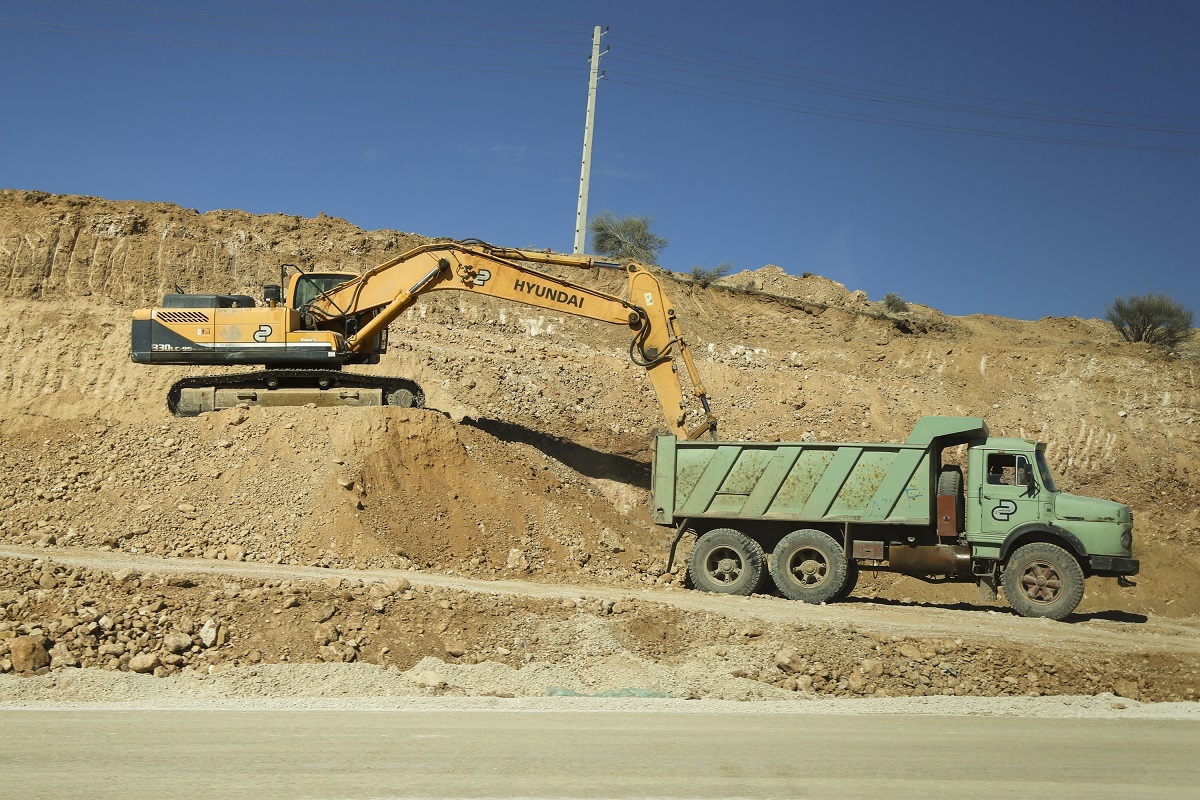 تسریع در تکمیل آزادراه شیراز-اصفهان با تاکید بر نقش کلیدی آن در توسعه و پدافند غیرعامل