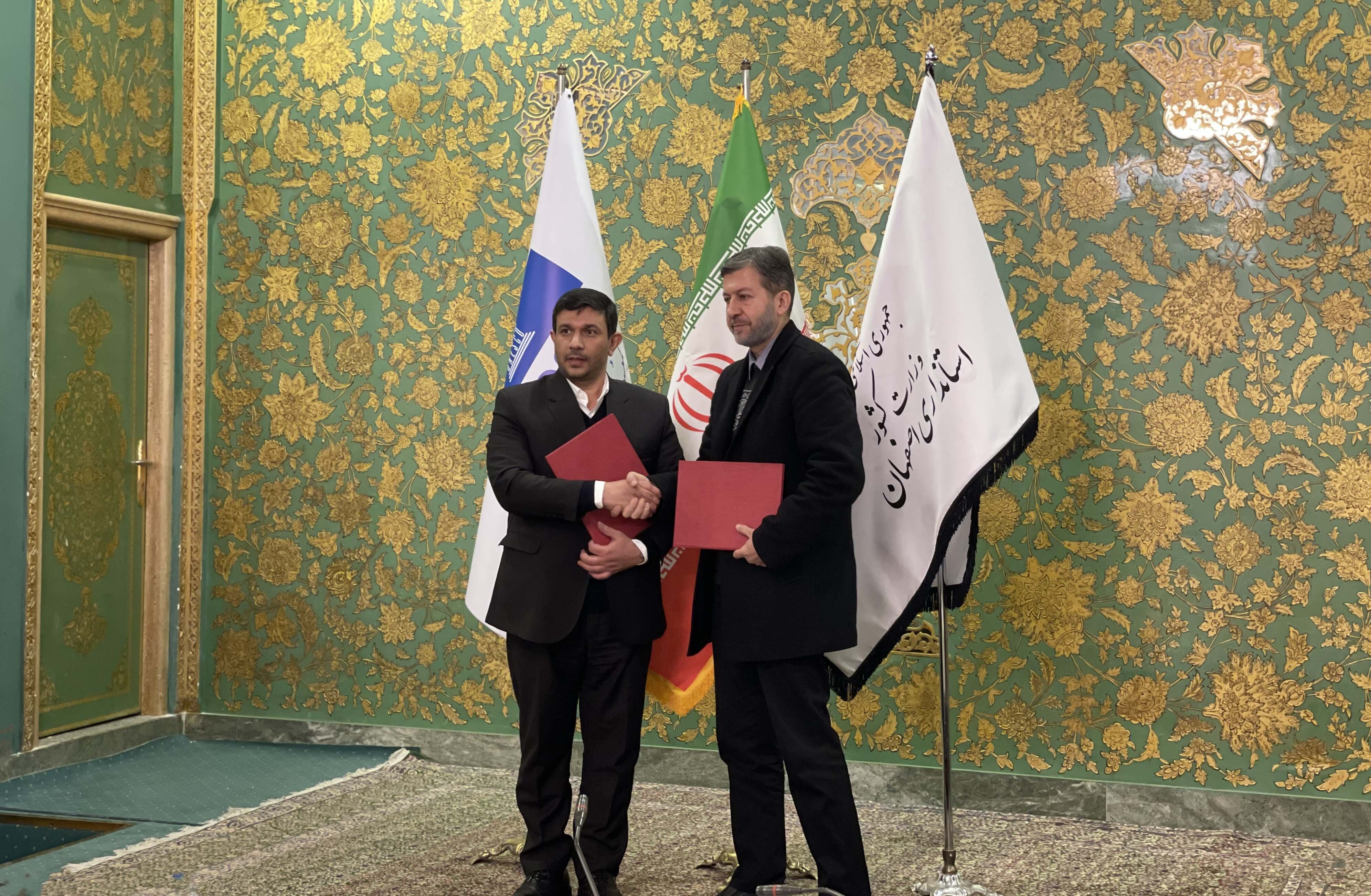 امضای تفاهم&zwnj;نامه همکاری بین استانداری اصفهان و کمیسیون ملی یونسکو در ایران