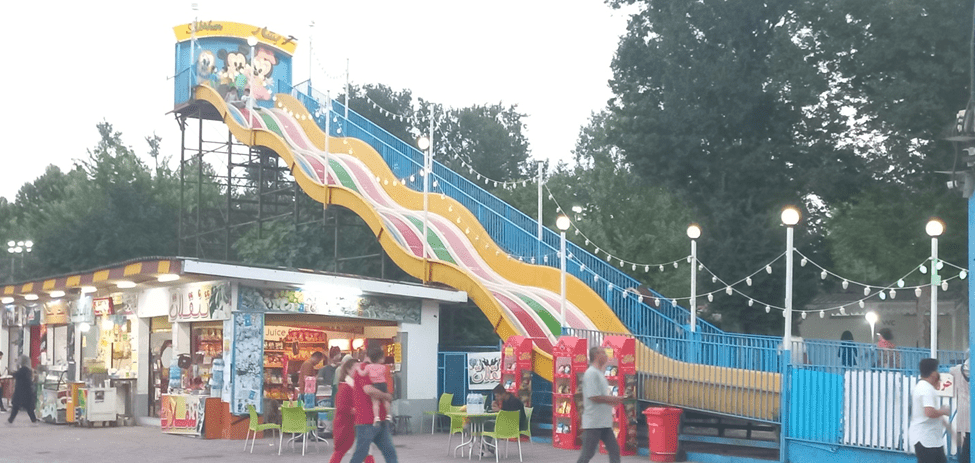 تجربه ۴۰ متر بالاتر از سطح زمین در شهربازی&zwnj;های رشت!