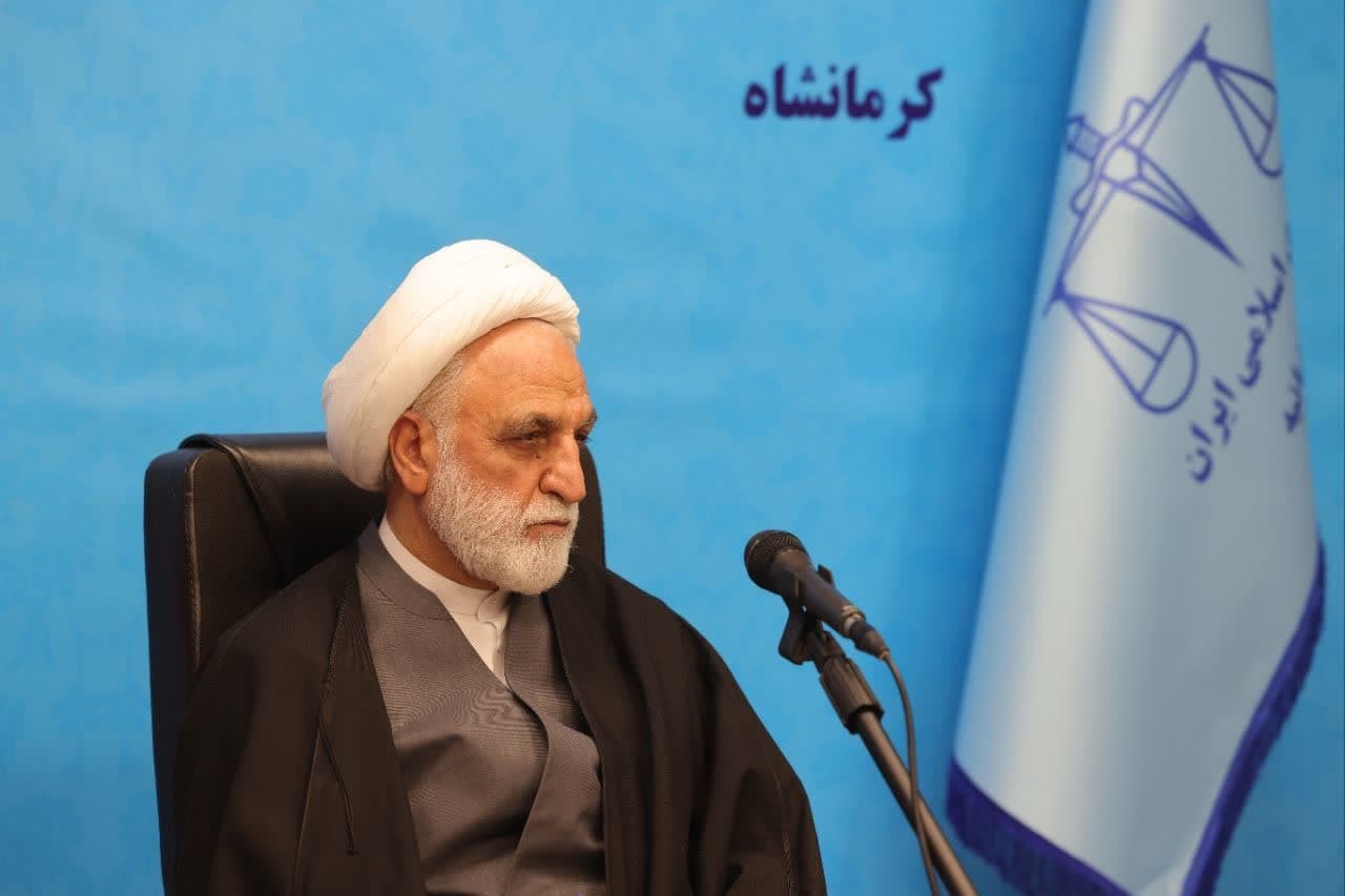 باید با یک عزم همه&zwnj;جانبه، زمینه رشد و توسعه پرشتاب کرمانشاه را فراهم کنیم/برای رفع مشکلات مردم هر کمکی خواهیم کرد