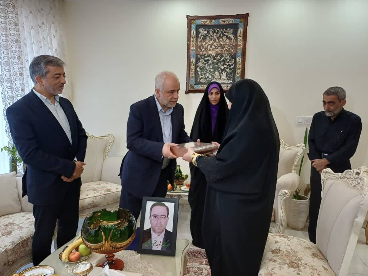 آغاز تدوین دایرة&zwnj;المعارف شهدای جنگ ۱۲ روزه/ خدمت به خانواده&zwnj;های شهدا، افتخاری بزرگ است