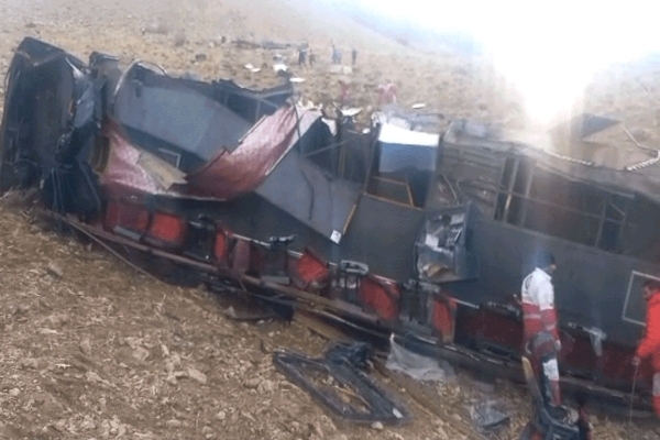 ۳ کشته و ۱۳ مصدوم در پی واژگونی اتوبوس در محور یاسوج-سمیرم ۳ کشته و ۱۳ مصدوم در پی واژگونی اتوبوس در محور یاسوج-سمیرم